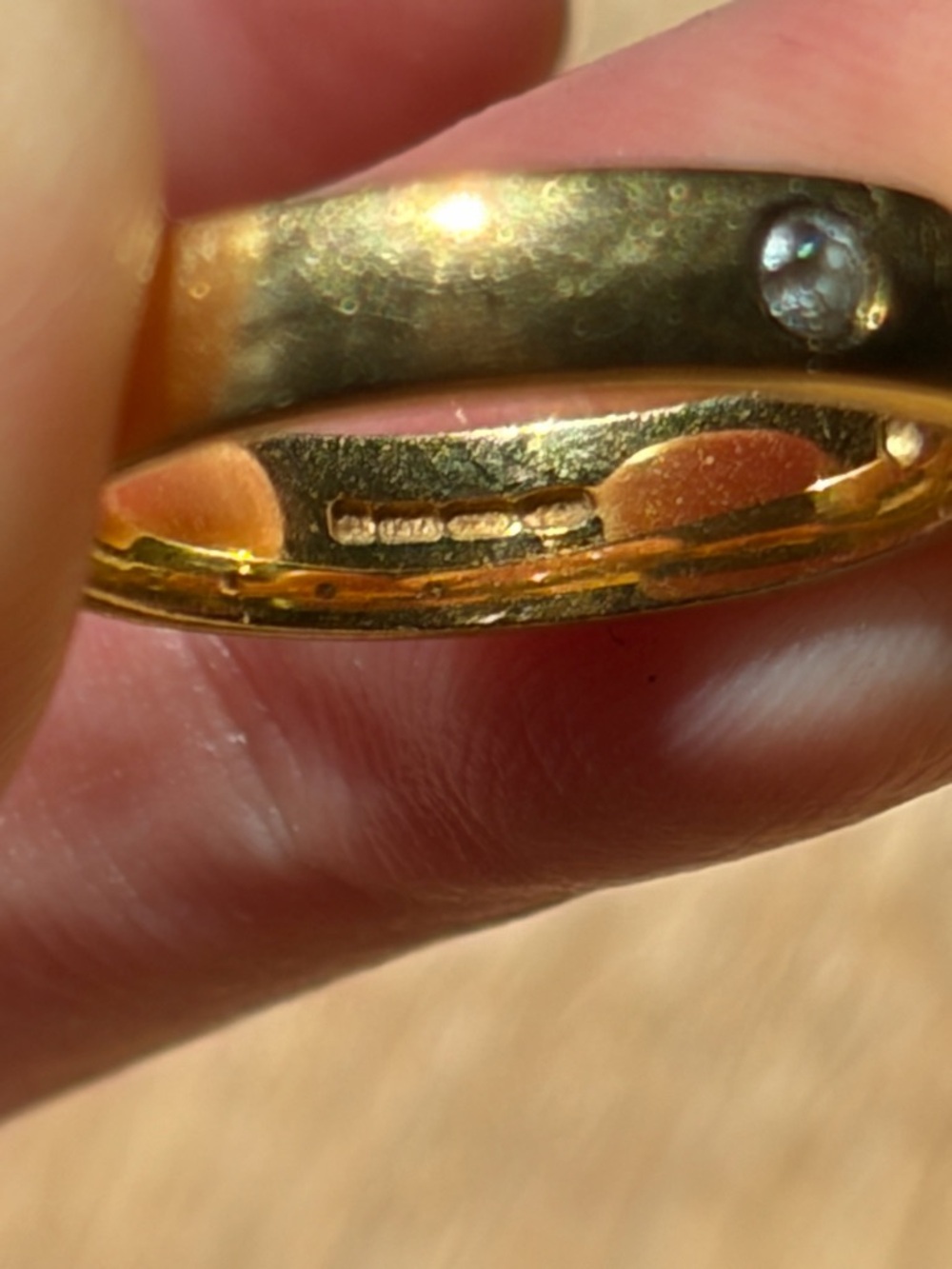 Vintage 18k Solid Gold 3 Diamond Band Ring 3MM - Picture 3 of 4